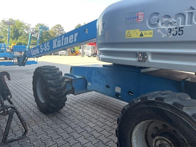 Przegubowa platforma robocza Genie S-85