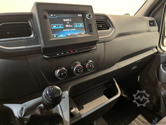 รถบรรทุกพื้นเรียบแบบดับเบิ้ลแค็บ Nissan INTERSTAR L3 145 PK / Open Laadbak / Dubbel Cab...