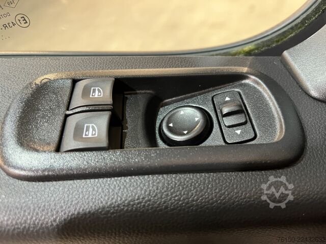 รถบรรทุกพื้นเรียบแบบดับเบิ้ลแค็บ Nissan INTERSTAR L3 145 PK / Open Laadbak / Dubbel Cab...