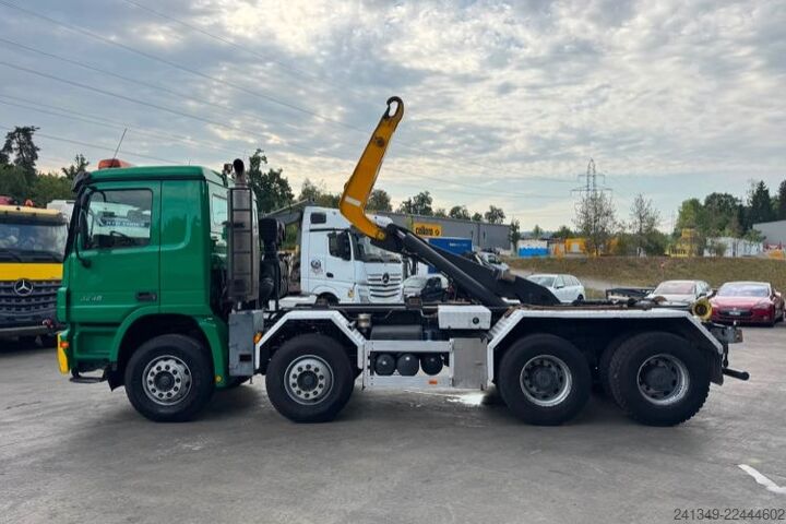 Abrollkipper MERCEDES-BENZ Actros 3246 8x4 Moser