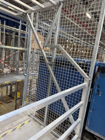 Pallet transfer station Stow Sicherheitsschleuse