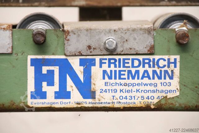 Transportador de rodillos motorizado, velocidad de 3,75 a 70,2 m/min. FN Friedrich Niemenn 140 x 4400 mm
