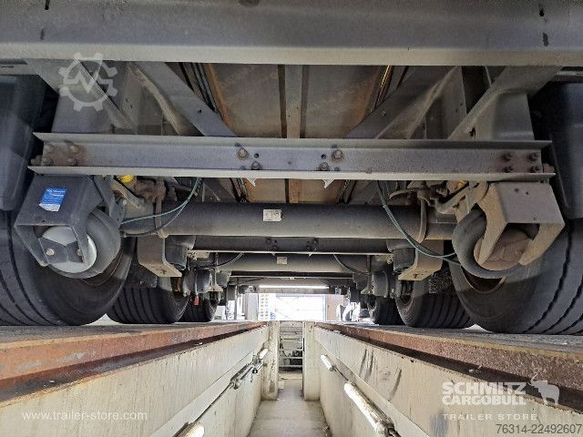 Semi-reboque aberto com lona Schmitz Cargobull Curtainsider Mega Getränke