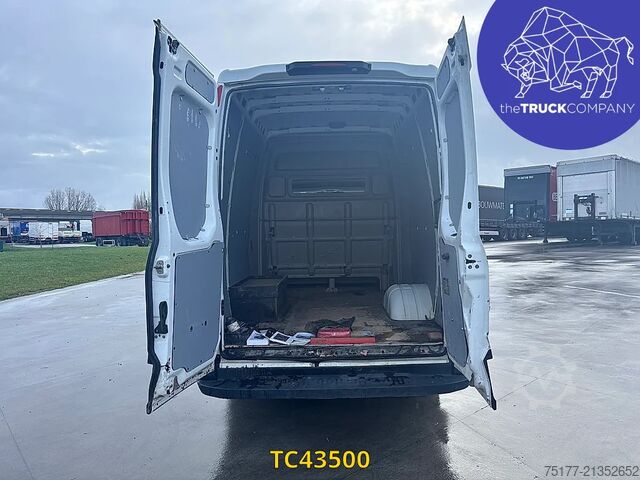 κλειστό βαν Iveco Daily 35C15V12 Double cab 7 places