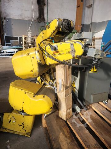 3 промислових робота Fanuc Ltd LR Mate 200iB 3L