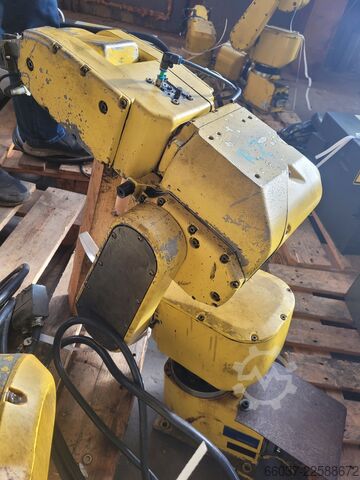 3 промислових робота Fanuc Ltd LR Mate 200iB 3L