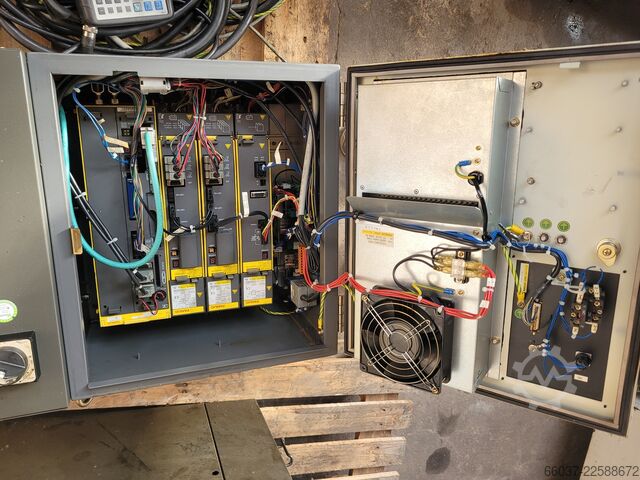 3 промислових робота Fanuc Ltd LR Mate 200iB 3L
