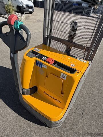 Pallet Stackers Jungheinrich EJC 112z cold store/ Lion 2021y/ 653h/ initial