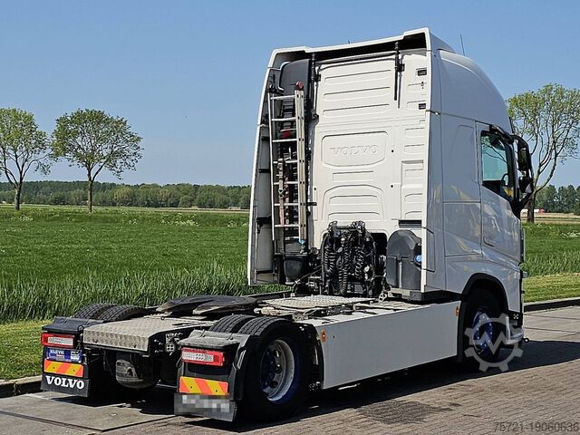 Standard-SZM VOLVO FH 500 XL 2X TANK SKIRTS