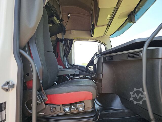Standard-SZM VOLVO FH 500 XL 2X TANK SKIRTS