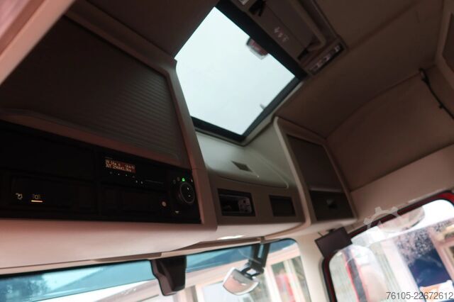 Standart-SZM Volvo FM 420 Slaapcabine, Luchtvering achter