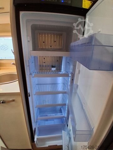 Halvintegrerad husbil BÜRSTNER Nexxo T 690G IC-Line *ohne Hubbett*