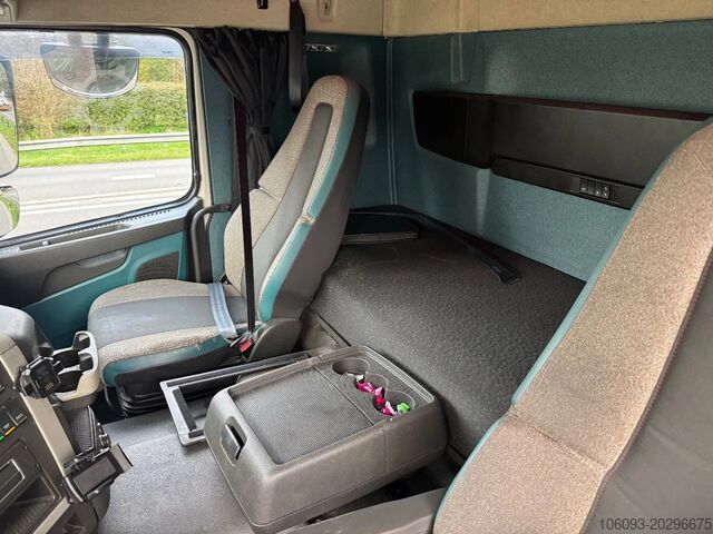 Standard-SZM Volvo FM 370 Globetrotter   Side skirts