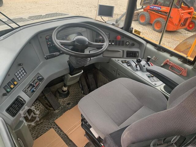 מזבל מפרקי Volvo A30D