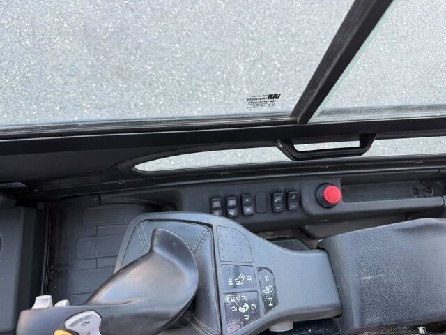 Elektryczny wózek widłowy 3 kołowy UniCarriers TX3-20L