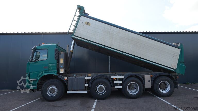 Truk jungkit Terberg FM 2000 8x8 tipper truck 661.000km