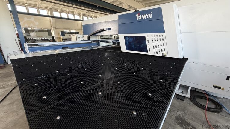 Laser-Stanz Kombimaschine YAWEI HPML30510