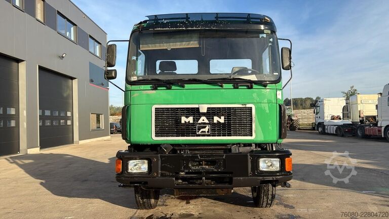 Chasis con cabina MAN 26.272 (MANUAL PUMP / POMPE MANUELLE / LAMES / ...