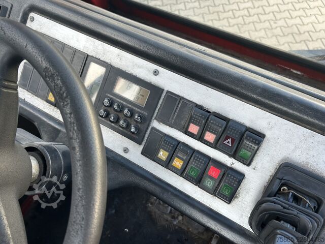 Standardni SZM Terberg YT182 / Motor Problem - Oil Pressure / 2006 / C...