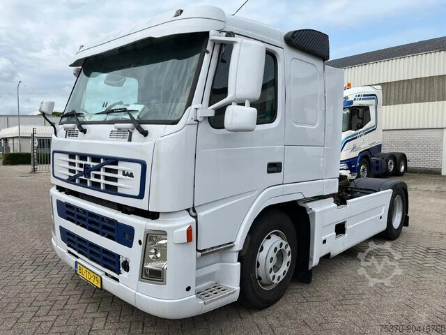 スタンダード-SZM Volvo FM 9  MOTOR DEFECT (motor start wel maar kan ni...
