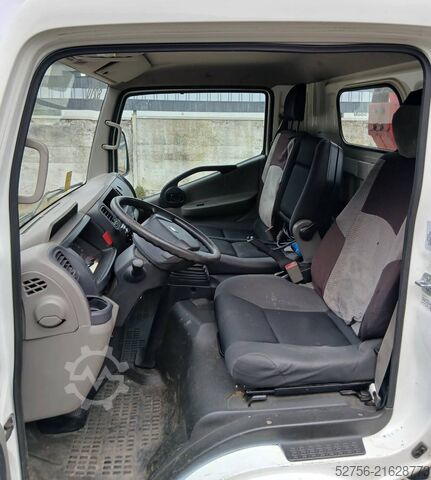 במת עבודה המותקנת על משאית Rothlehner E210PX