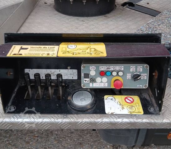 במת עבודה המותקנת על משאית Rothlehner E210PX