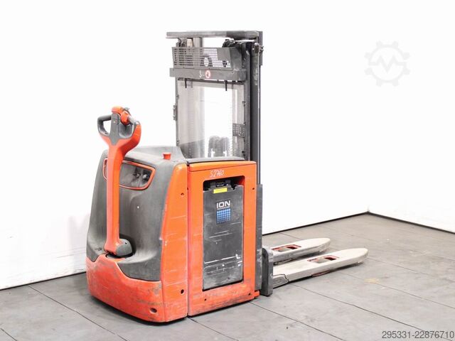 รถยกพาเลทแบบมือหมุน Linde L 14  1173