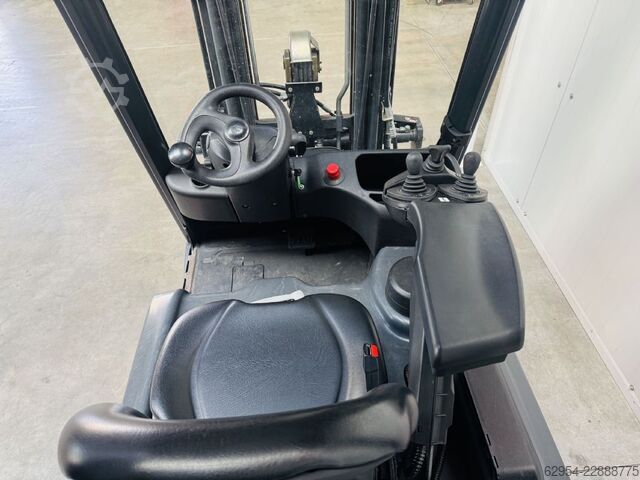 Electric 3-wheel forklift Linde E 16 C-01 Triplex Batterie Bj.22