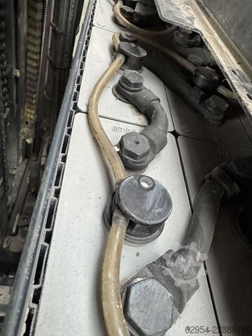 Pirunari lift Linde R20 -01Triplex Klammergabel