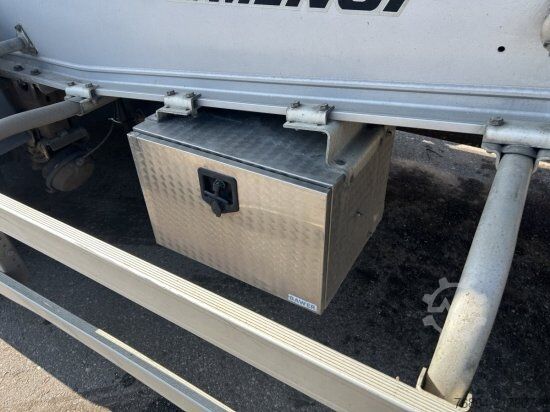 Полуприколка-цистерна MENCI LEBENSMITTELTANK ISOLIERT, 3 KAMMERN, 34000L LIFTACHSE,   BPW-ACHSEN