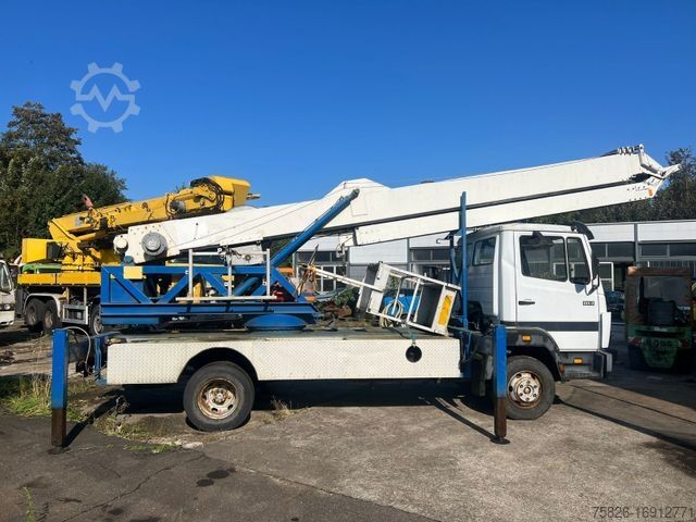 Camion équipé d'une grue MERCEDES-BENZ 814 Dachdeckerkran Klaas 28-7 28Meter Fernbedien