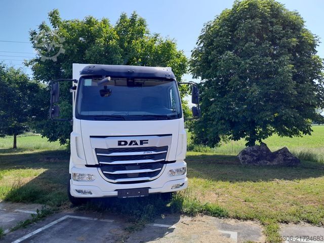LKW mit Getränkeaufbau DAF FA XB 290 16t Swing-Board-Aufbau