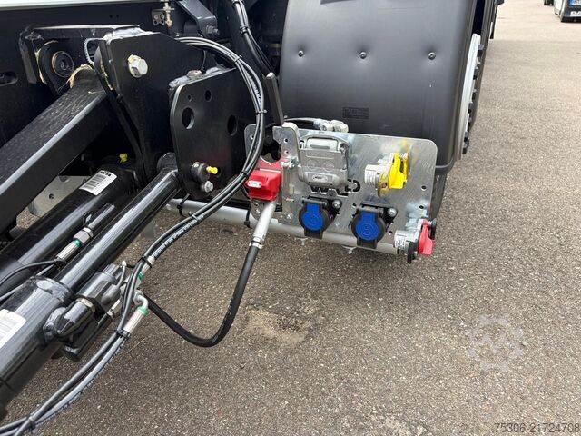 Camión con caja móvil DAF FAN XG 480 Multiwechsler 1120-1320 Ladebordwand
