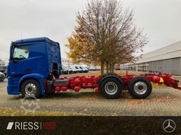 Flatbed truck MERCEDES-BENZ Actros 2551 L 6x2 ACC AHK AUT DynLicht LM Navi