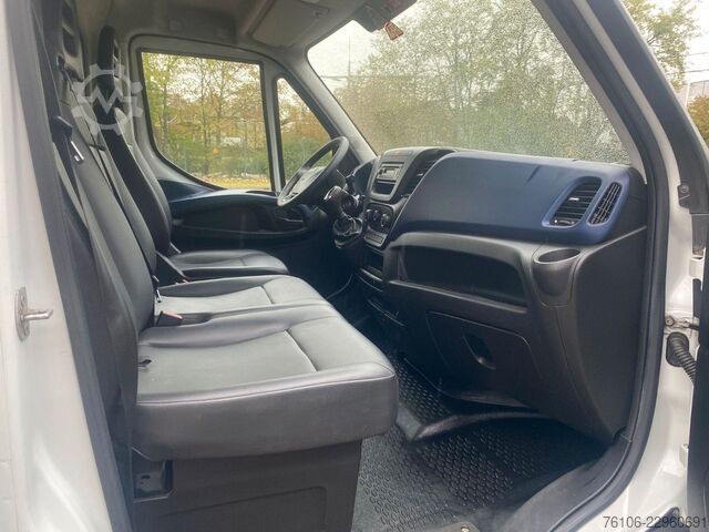وان جعبه‌ای IVECO Daily 35C14 Hi-Matic Koffer mit Ladebordwand