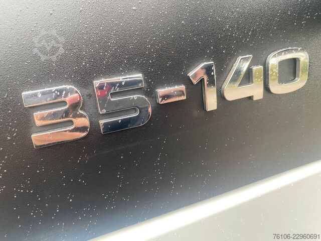 وان جعبه‌ای IVECO Daily 35C14 Hi-Matic Koffer mit Ladebordwand