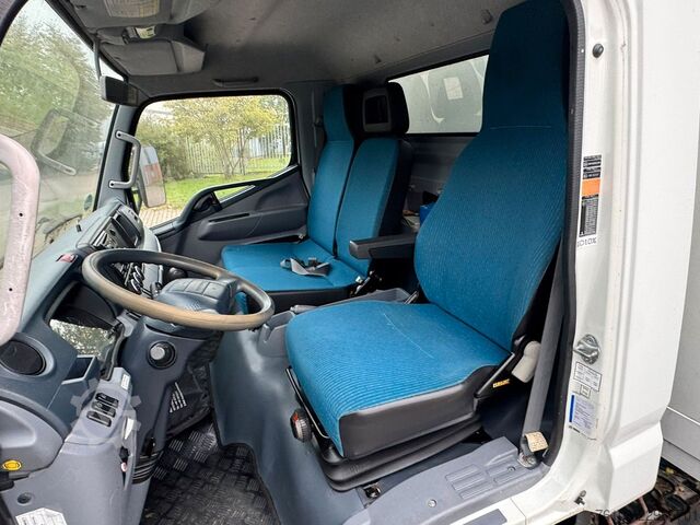 کامیون جعبه‌ای FUSO Canter 7C15 Koffer mit Ladebordwand