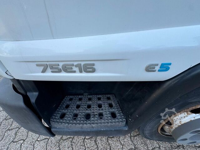 Pick-up pakettiauto IVECO 75E16 Pritsche mit Kran Fassi