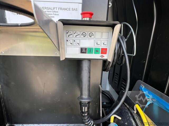 Работна платформа монтирана на камион Renault Master  Versalift VDTL 14m 2 Per.Korb Nur 41h