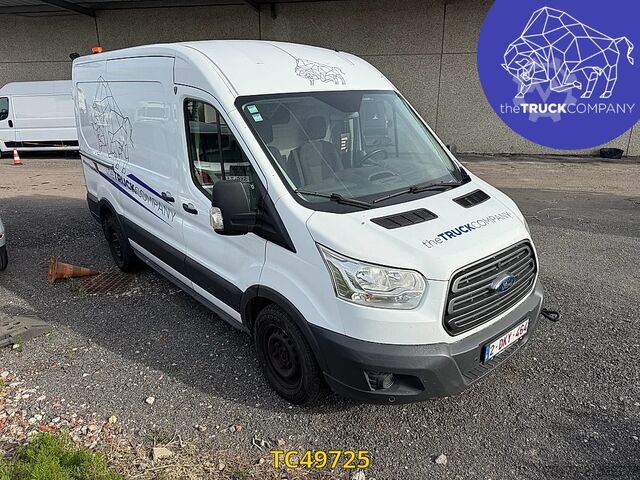 Xe van thùng kín Ford Transit 290 L2H2 TREND