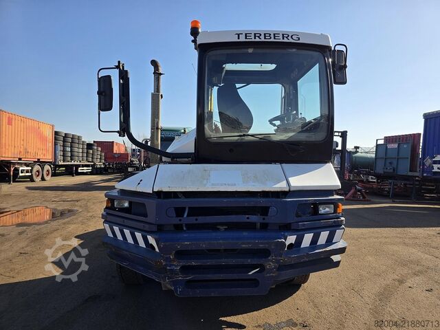 Flugstöð dráttarvél TERBERG RT 282 | 4X4 |TURNING CHAIR| AUTOMATIC GEAR|248...