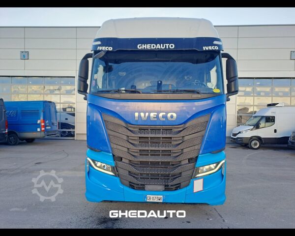 Standard SZM IVECO TRATTORE STRADALE IVECO S - WAY 460 LNG METANO