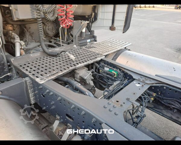 Standard SZM IVECO TRATTORE STRADALE IVECO S - WAY 460 LNG METANO