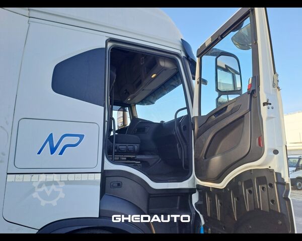 Standard SZM IVECO TRATTORE STRADALE IVECO S - WAY 460 LNG METANO