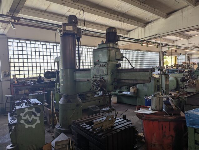 रेडियल ड्रिलिंग मशीन Girards R3K