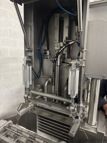 Former MLF 400 + Shuttle conveyor GEA MultiFormer 400 + Schietband