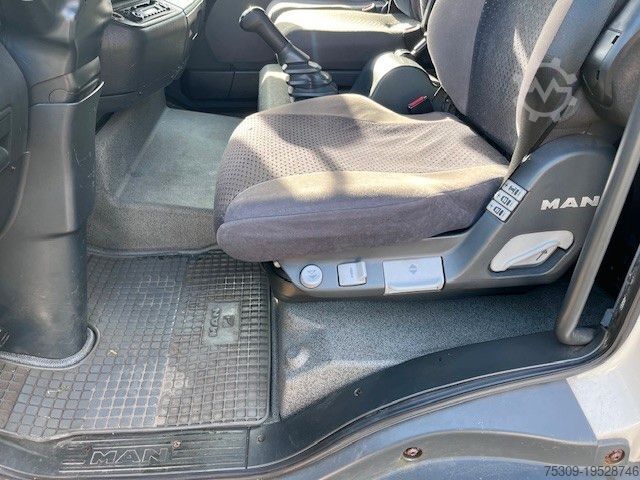 Box van MAN TGL 8.180 Wäscherei Koffer mit LBW-Klima-3 Sitze