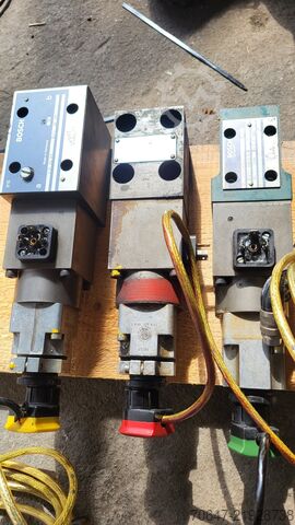 Van tỉ lệ - 3 chiếc Bosch 0811300053, 0811402012, 0811402006
