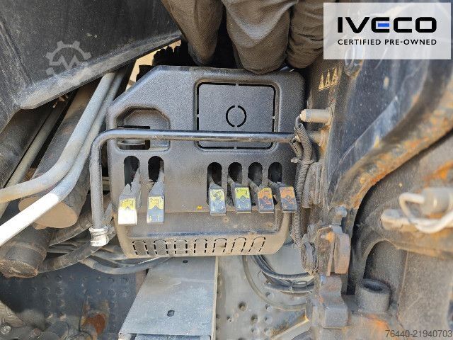 Sklápač IVECO TRAKKER mit EFFER Kran 470/5S !!!Motor neu!!!