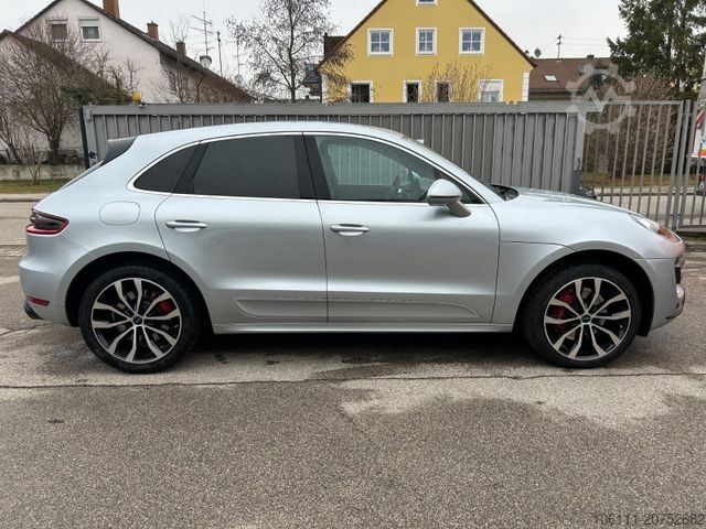 Pick-up PORSCHE Macan Turbo 3,6L V6 PANO/BOSE/CARBON/ALCANTARA